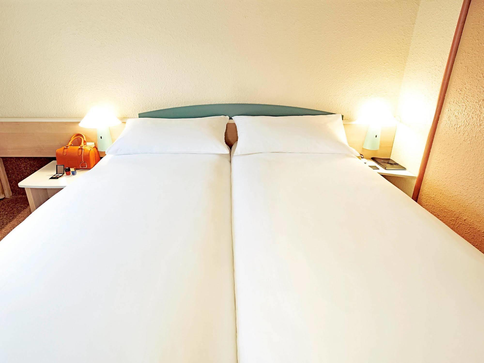 ibis Archamps Porte de Genève Exterior foto