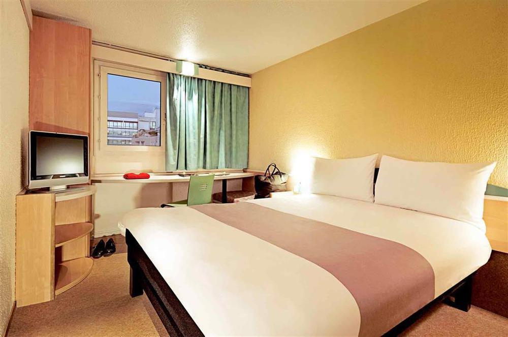 ibis Archamps Porte de Genève Zimmer foto
